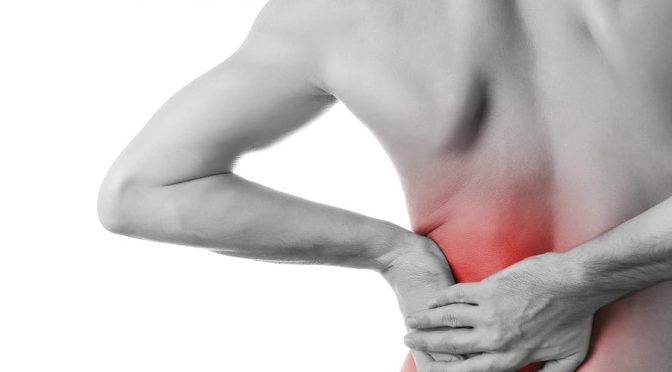 Conheça as principais causas de dores na região lombar